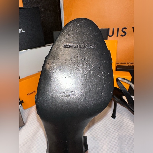 ⭐️FALL SALE⭐️ Manolo Blahnik Black Satin and Leather Heels. size 41 - Picture 7 of 11